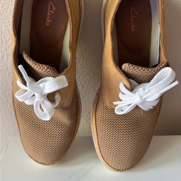Clarks Men’s Tan Casual Slip-On Sneakers with White Laces main image 9